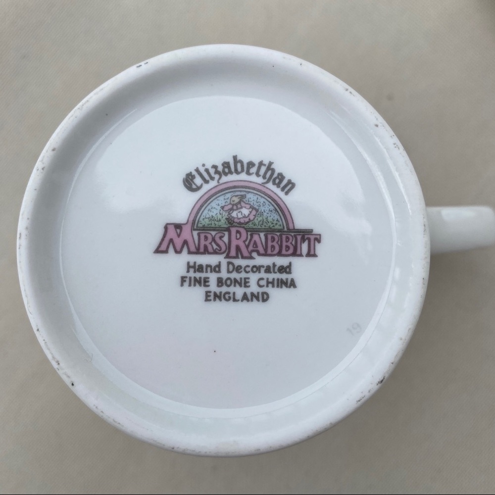 Elizabethan Mrs. Rabbit Child’s Dinner Set - Picture 8 of 10